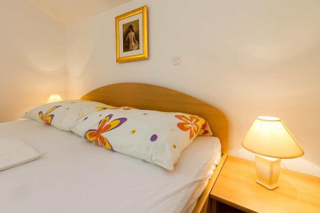Apartments Vukelic Klenovica Bilik gambar