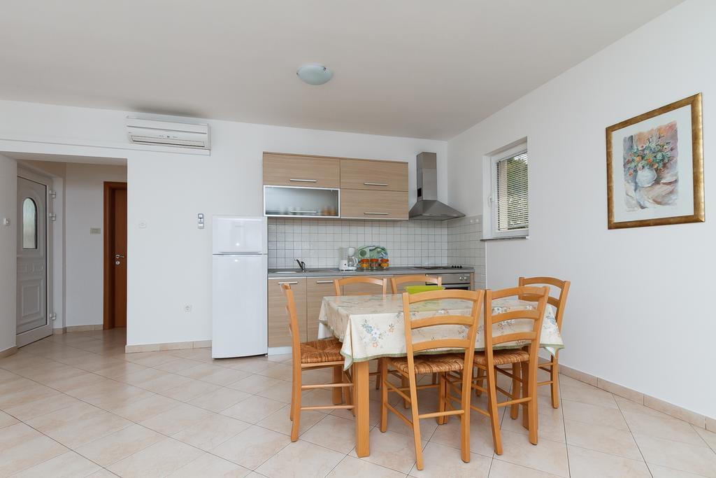 Apartments Vukelic Klenovica Bilik gambar